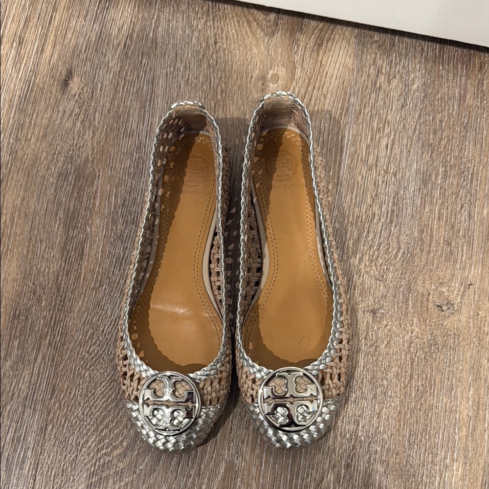 Stylish Silver and Tan Women's Flats